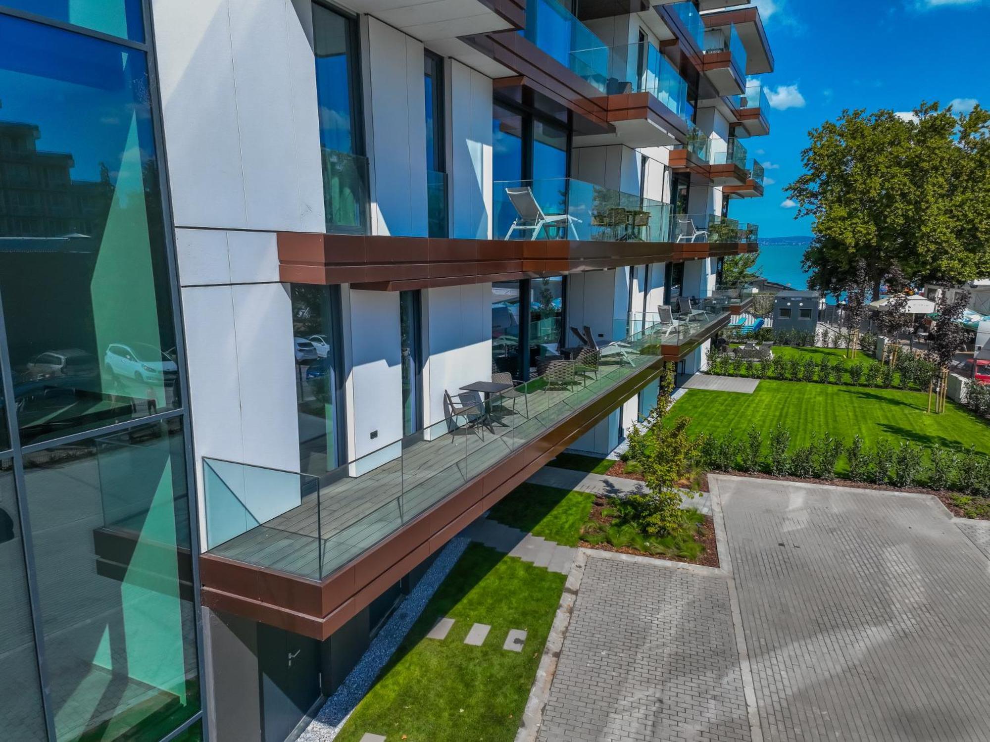 Bj81 Suite Hotel Siófok Esterno foto