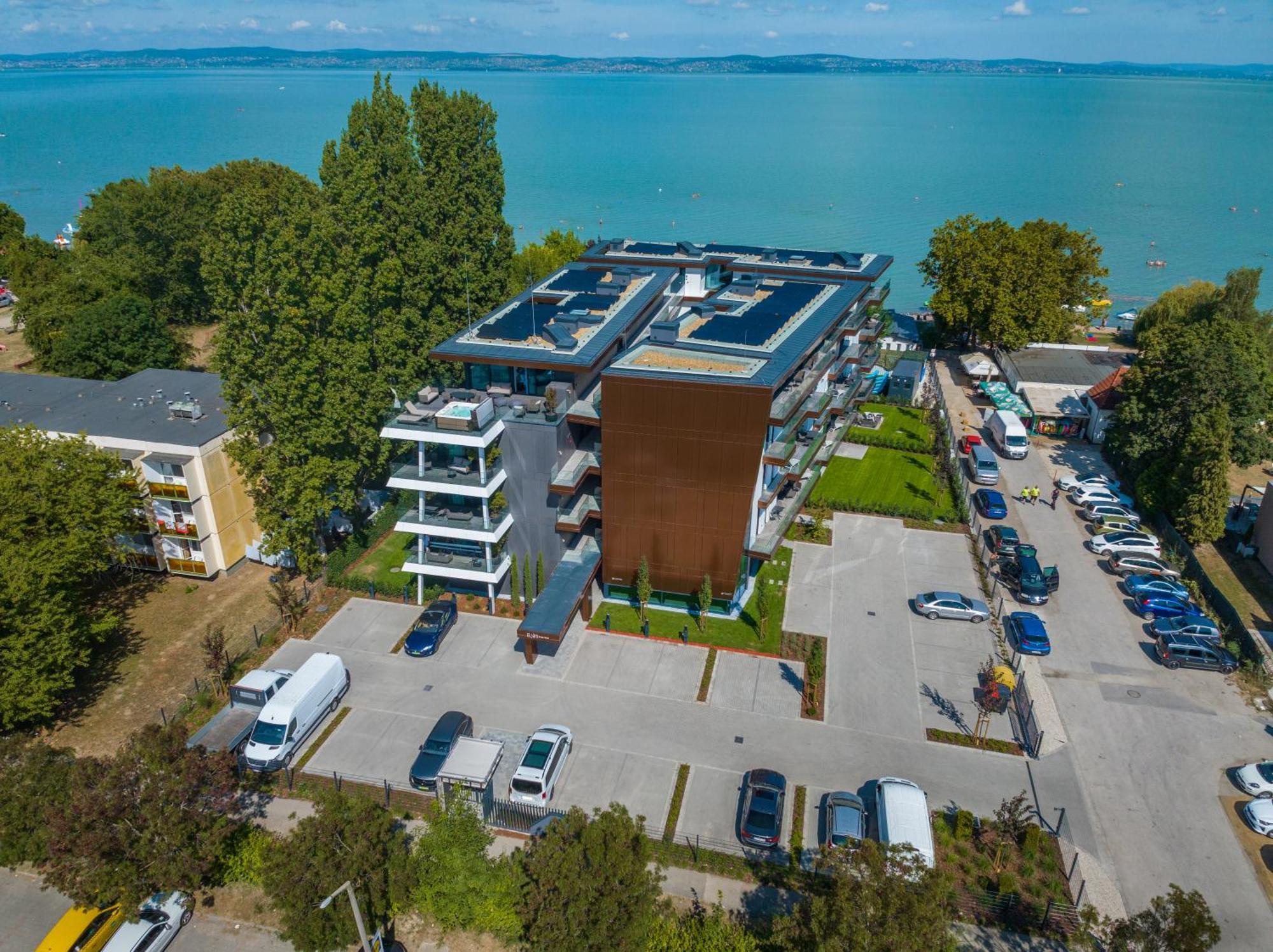 Bj81 Suite Hotel Siófok Esterno foto