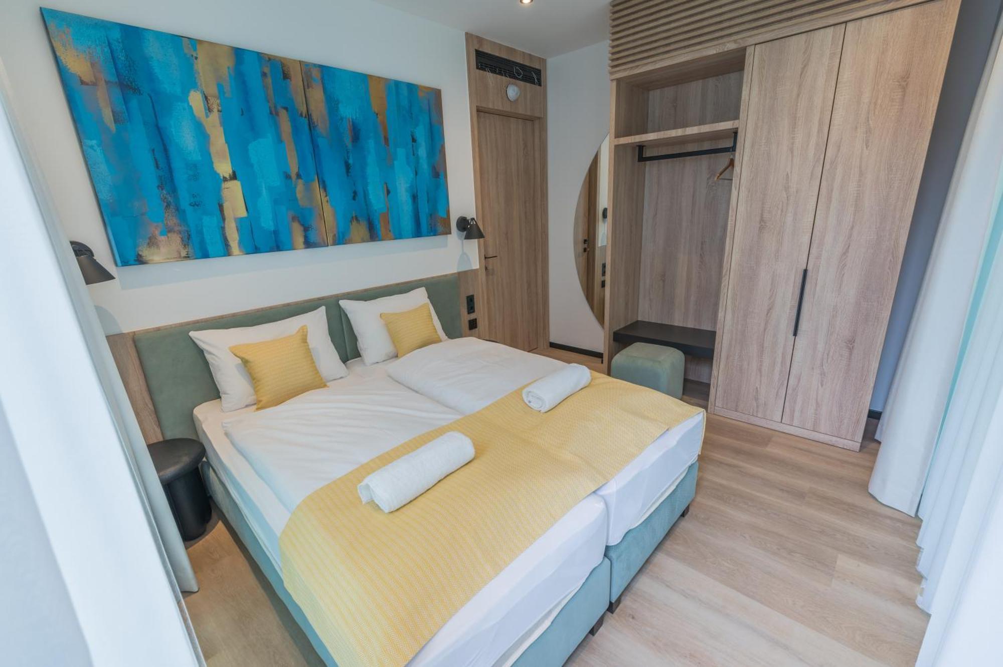 Bj81 Suite Hotel Siófok Esterno foto